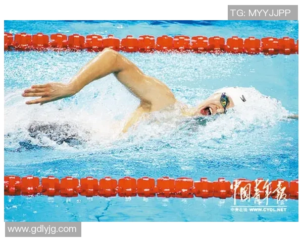 男子游泳明星的巅峰之路：从青涩起步到世界冠军的辉煌征程